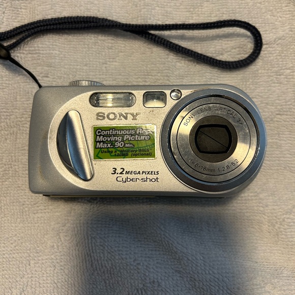Sony DSCP8 Cyber-shot 3.2MP Digital Camera w/ 3x Optical Zoom - Picture 13 of 13
